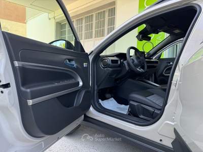 Jeep Avenger 1.2t mhev Upland 4Xe 145cv edct6 km0 Grigio usata Riccione