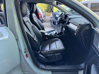 Volvo XC40 2.0 d4 Momentum AWD GEARTRONIC UNIPROP. Blu/Azzurro usata Riccione
