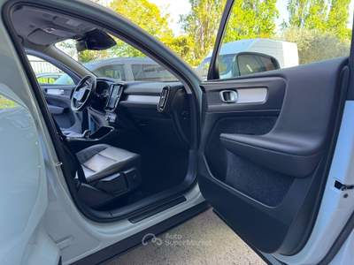 Volvo XC40 2.0 d4 Momentum AWD GEARTRONIC UNIPROP. Blu/Azzurro usata Riccione
