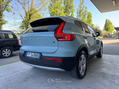 Volvo XC40 2.0 d4 Momentum AWD GEARTRONIC UNIPROP. Blu/Azzurro usata Riccione
