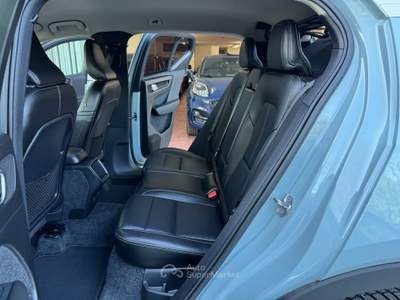 Volvo XC40 2.0 d4 Momentum AWD GEARTRONIC UNIPROP. Blu/Azzurro usata Riccione