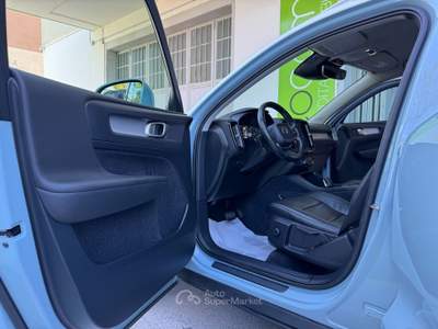 Volvo XC40 2.0 d4 Momentum AWD GEARTRONIC UNIPROP. Blu/Azzurro usata Riccione