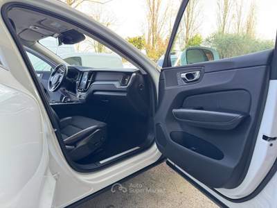 Volvo XC60 2.0 b4 MomentumPro AWD GEARTRONIC PROMO Bianco usata Riccione