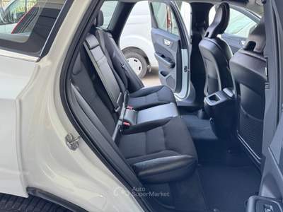 Volvo XC60 2.0 b4 MomentumPro AWD GEARTRONIC PROMO Bianco usata Riccione