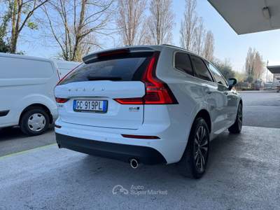 Volvo XC60 2.0 b4 MomentumPro AWD GEARTRONIC PROMO Bianco usata Riccione
