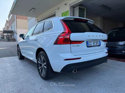 Volvo XC60 2.0 b4 MomentumPro AWD GEARTRONIC PROMO Bianco usata Riccione