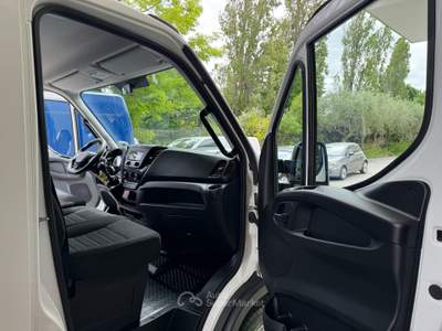 Iveco Daily 3.0 35C16 FRCX-20° LAMBERET GARANZIA24 Bianco usata Riccione