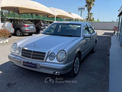 Mercedes-Benz Classe E ISCRITTA ASI Argento usata Roma