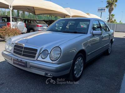 Mercedes-Benz Classe E ISCRITTA ASI Argento usata Roma
