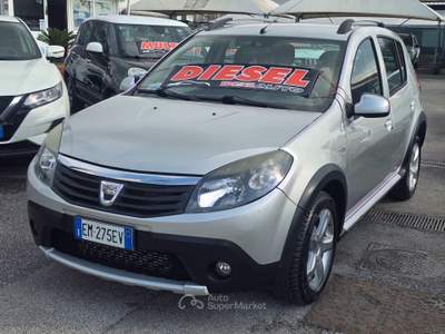 Dacia Sandero Embleme Argento usata Qualiano