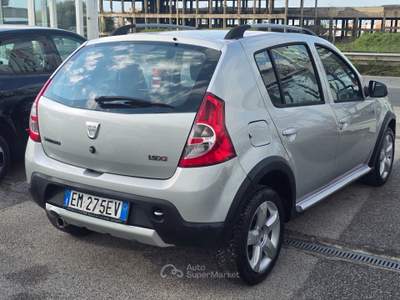 Dacia Sandero Embleme Argento usata Qualiano