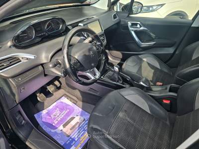 Peugeot 2008 BlueHDi 100cv Allure Nero usata Qualiano