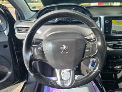 Peugeot 2008 BlueHDi 100cv Allure Nero usata Qualiano
