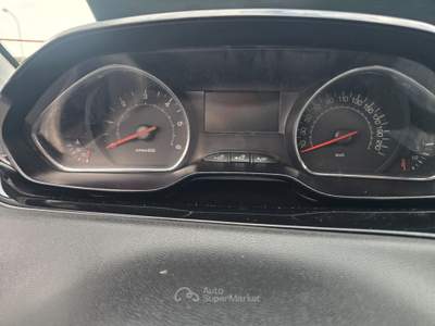 Peugeot 208 5 porte Active Argento usata Qualiano