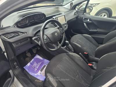 Peugeot 208 5 porte Active Argento usata Qualiano