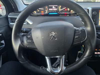 Peugeot 208 1.6 e-HDi 92CV S&S 5 porte Allure Nero usata Qualiano