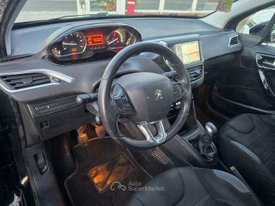 Peugeot 208 1.6 e-HDi 92CV S&S 5 porte Allure Nero usata Qualiano