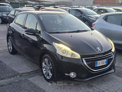 Peugeot 208 1.6 e-HDi 92CV S&S 5 porte Allure Nero usata Qualiano
