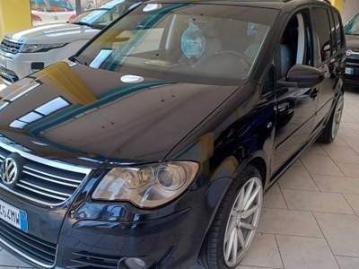 Volkswagen Touran AUTOMATICO GANCIO DI TRAINO Nero usata Follonica