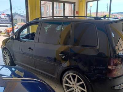 Volkswagen Touran AUTOMATICO GANCIO DI TRAINO Nero usata Follonica
