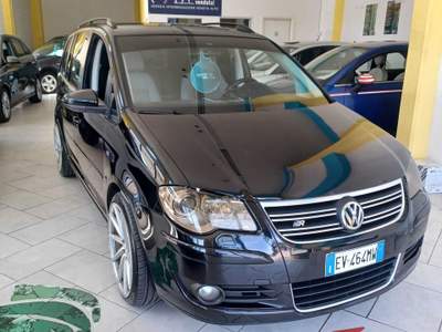Volkswagen Touran AUTOMATICO GANCIO DI TRAINO Nero usata Follonica