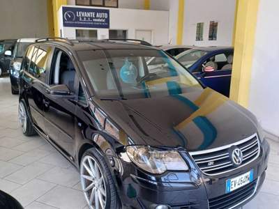 Volkswagen Touran AUTOMATICO GANCIO DI TRAINO Nero usata Follonica