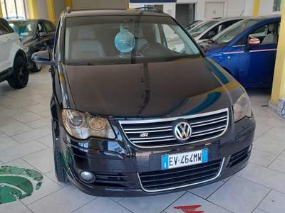 Volkswagen Touran AUTOMATICO GANCIO DI TRAINO Nero usata Follonica