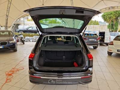 Volkswagen Tiguan VOLKSWAGEN TIGUAN 2.0 TDI SCR 110KW LIFE DSG SUV usata Pozzuoli