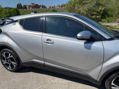 Toyota C-HR ottime condizioni, ancora in granzia toyota! Argento usata Bologna