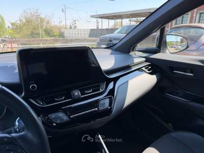 Toyota C-HR ottime condizioni, ancora in granzia toyota! Argento usata Bologna