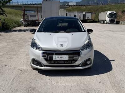 Peugeot 208 PEUGEOT 208 1° serie BlueHDi 100 5p. GT Line ICE White Bianco usata Trento