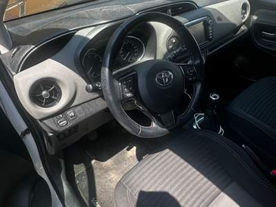 Toyota Yaris Unico proprietario, non fumatore con navigatore usata Rovolon
