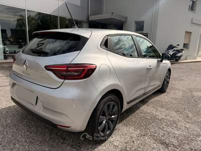 Renault Clio SCe 65 CV 5 porte Life Argento usata CALCINATO