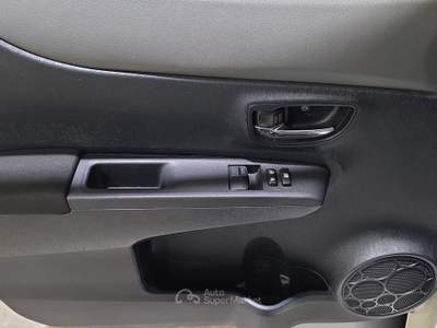 Toyota Yaris  5p 1.4 d-4d style Bianco usata Firenze