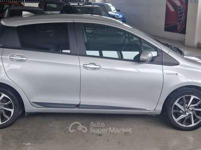 Toyota Yaris 1.5 full hybrid business autm Argento usata Orvieto