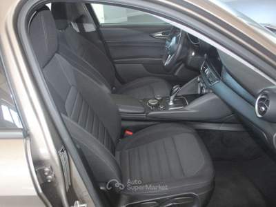 Alfa Romeo Giulia Giulia 2.2 t Business 150cv auto Oro usata Orvieto