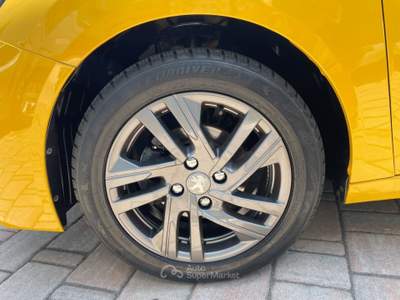 Peugeot 208 1.2 Puretech Active Pack Start&amp;Stop 75cv Giallo usata Sarego