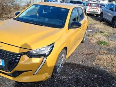 Peugeot 208 NEOPATENTATI 208 1.2 Active Pack TG : GP585FV Giallo usata Basiliano