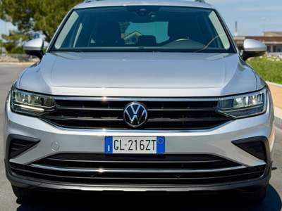 Volkswagen Tiguan 122CV Life FARI LED Argento usata Altamura