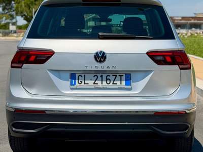 Volkswagen Tiguan 122CV Life FARI LED Argento usata Altamura