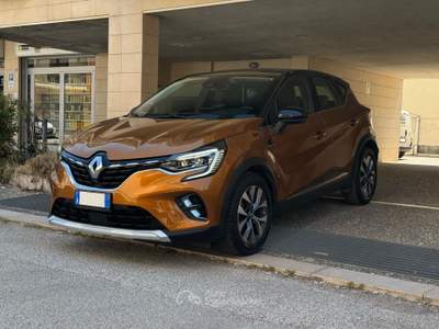 Renault Captur Plug-in Hybrid E-Tech 160 cv Initiale Paris Bronzo usata SANTERAMO IN COLLE
