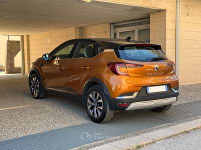 Renault Captur Plug-in Hybrid E-Tech 160 cv Initiale Paris Bronzo usata SANTERAMO IN COLLE