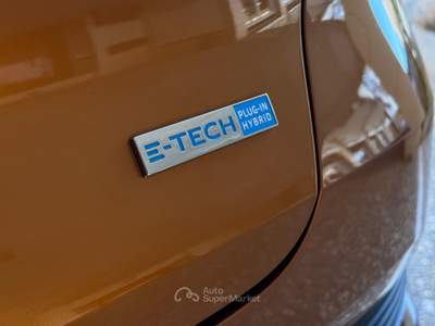 Renault Captur Plug-in Hybrid E-Tech 160 cv Initiale Paris Bronzo usata SANTERAMO IN COLLE