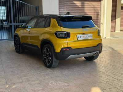 Jeep Avenger 100 cv MHEV Summit Giallo usata SANTERAMO IN COLLE