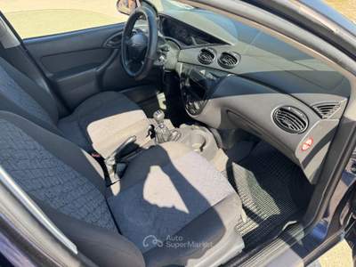 Ford Focus TDDi cat SW Ambiente Blu/Azzurro usata LUCERA