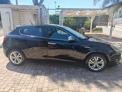 Alfa Romeo Giulietta Exclusive Nero usata Altamura