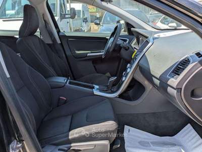 Volvo XC60 2.0d Geartronic 136cv Nero usata Roma