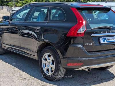 Volvo XC60 2.0d Geartronic 136cv Nero usata Roma