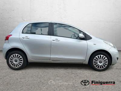 Toyota Yaris 1.4 D-4D 90cv Active Argento usata Civate