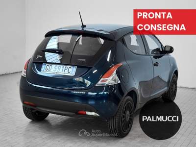Lancia Ypsilon 1.0 FireFly 70cv S&S Hybrid GOLD Blu/Azzurro usata Prato